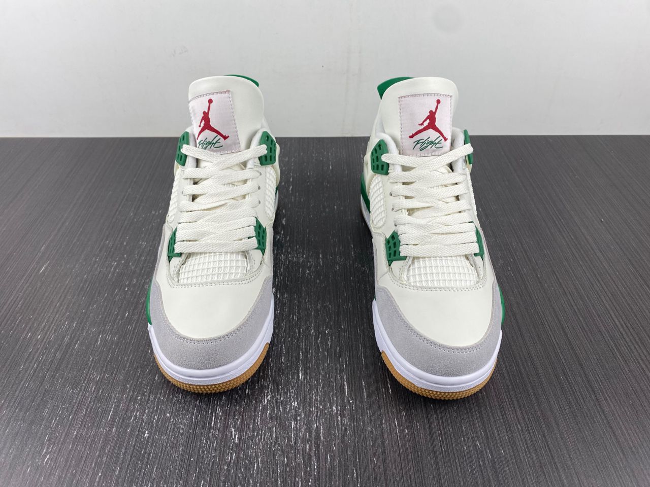 ike SB x Air Jordan 4 Pine Green DR5415-103